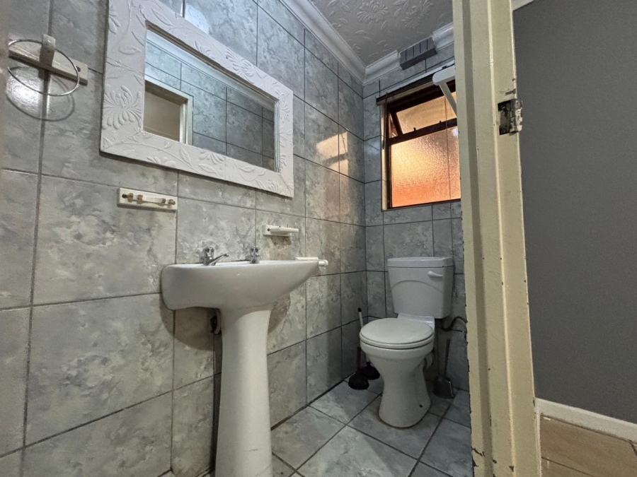 5 Bedroom Property for Sale in Electric City Western Cape